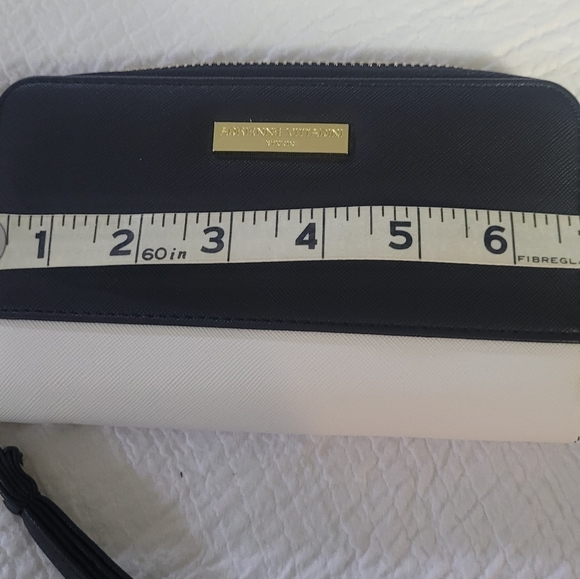 Adrienne Vittadini Studio Wristlet - Picture 9 of 11